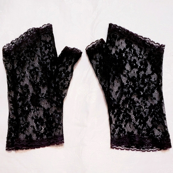 1983 Fingerless Gloves- Madonna lace Gloves - Picture 1 of 1